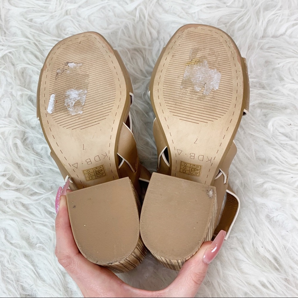 KELSI DAGGER Wood Grain Chunky Thick Heels - Picture 11 of 11